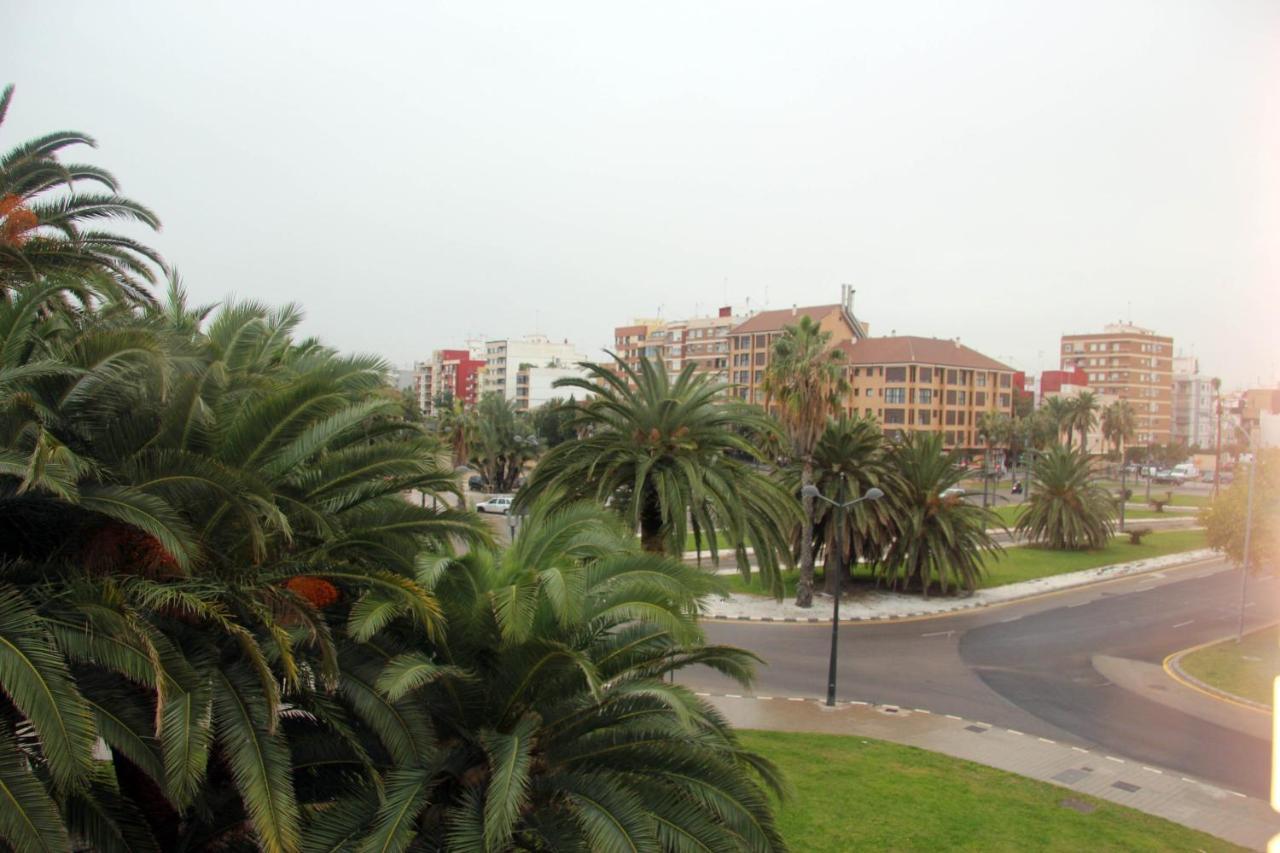 Holiday Apartments Malvarrosa Beach Valencia Exterior photo