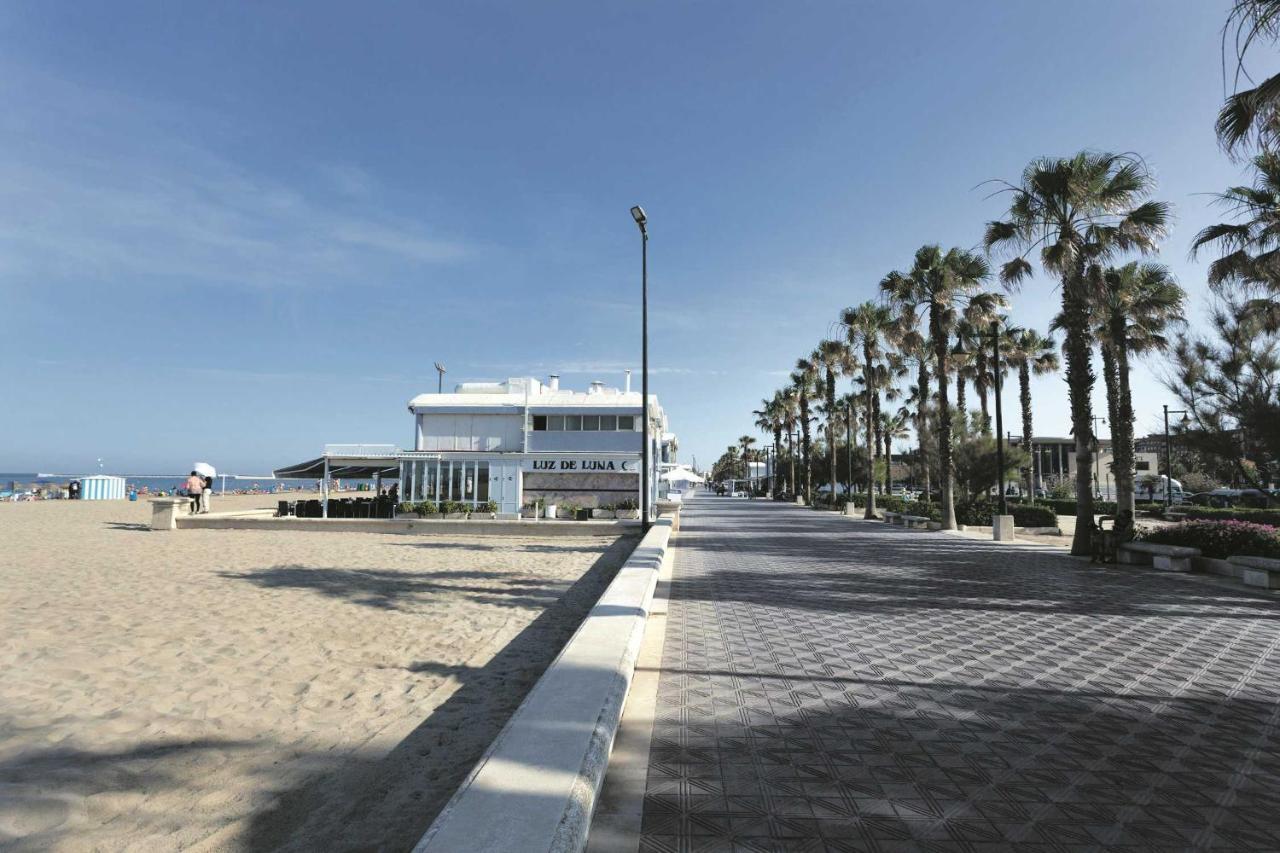 Holiday Apartments Malvarrosa Beach Valencia Exterior photo